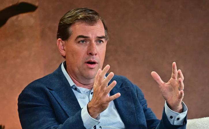 AWS CEO Reveals How Cloud Giant Manages AI Investment Conflicts