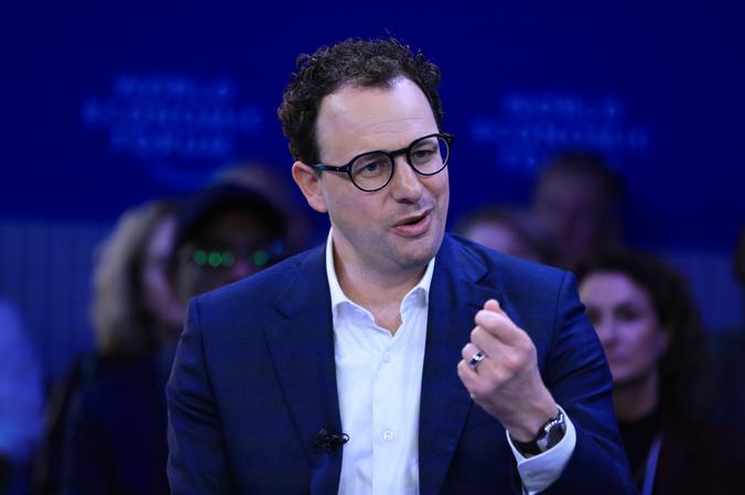 Anthropic Nears $50 Billion Fundraise at $900 Billion Valuation Amid Frenzied Investor Demand for Claude AI
