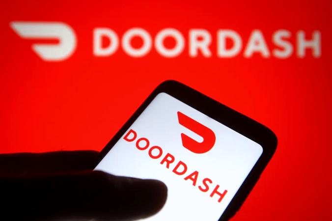 DoorDash Adds AI Tools to Speed Merchant Onboarding, Enhance Food Photos, and Auto-Generate Websites