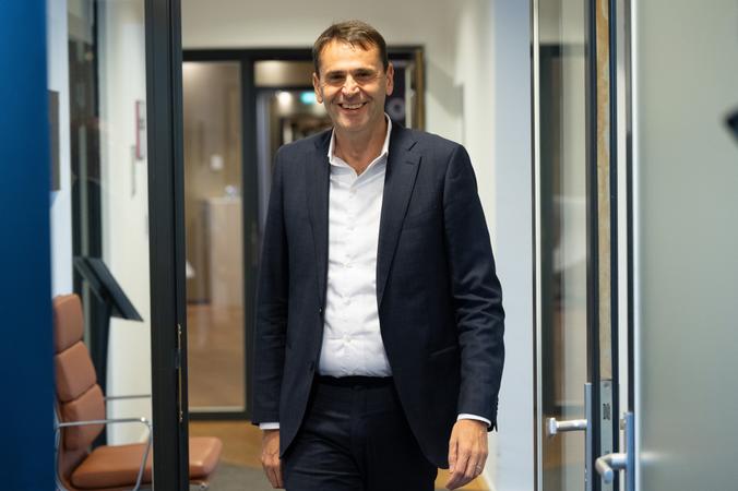 ASML: The Secret Dutch Company Powering AI With $4.5 Billion Chip-Making Machines