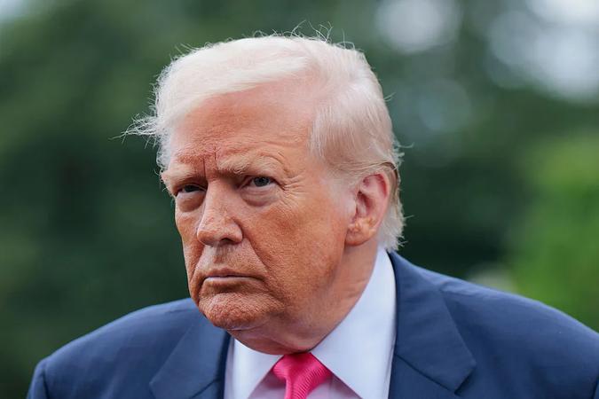 Trump Delays AI Executive Order, Citing Concerns Over Regulation and Industry Leadership