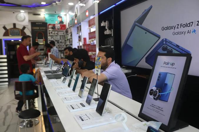 India's Smartphone Market Feels the Squeeze as AI-Driven Memory Chip Demand Skyrockets Prices