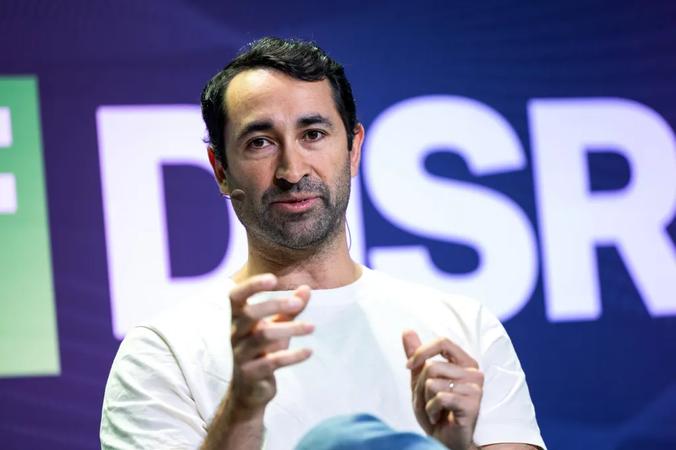 OpenAI Launches "Dots" AI Assistant, Debuts Always-On Personal Assistant at Developer Day